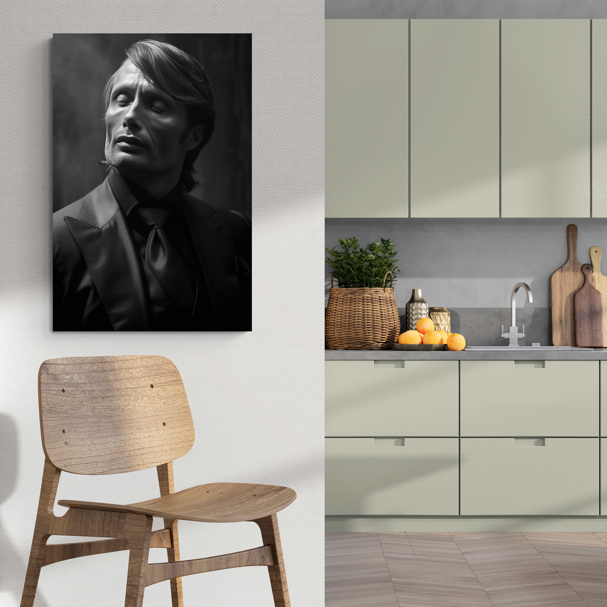 Mads Mikkelsen en un interior