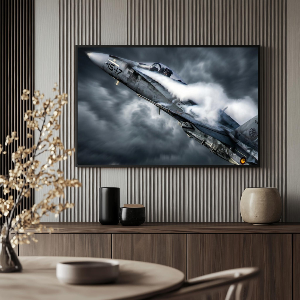 F16 en Acción en un interior