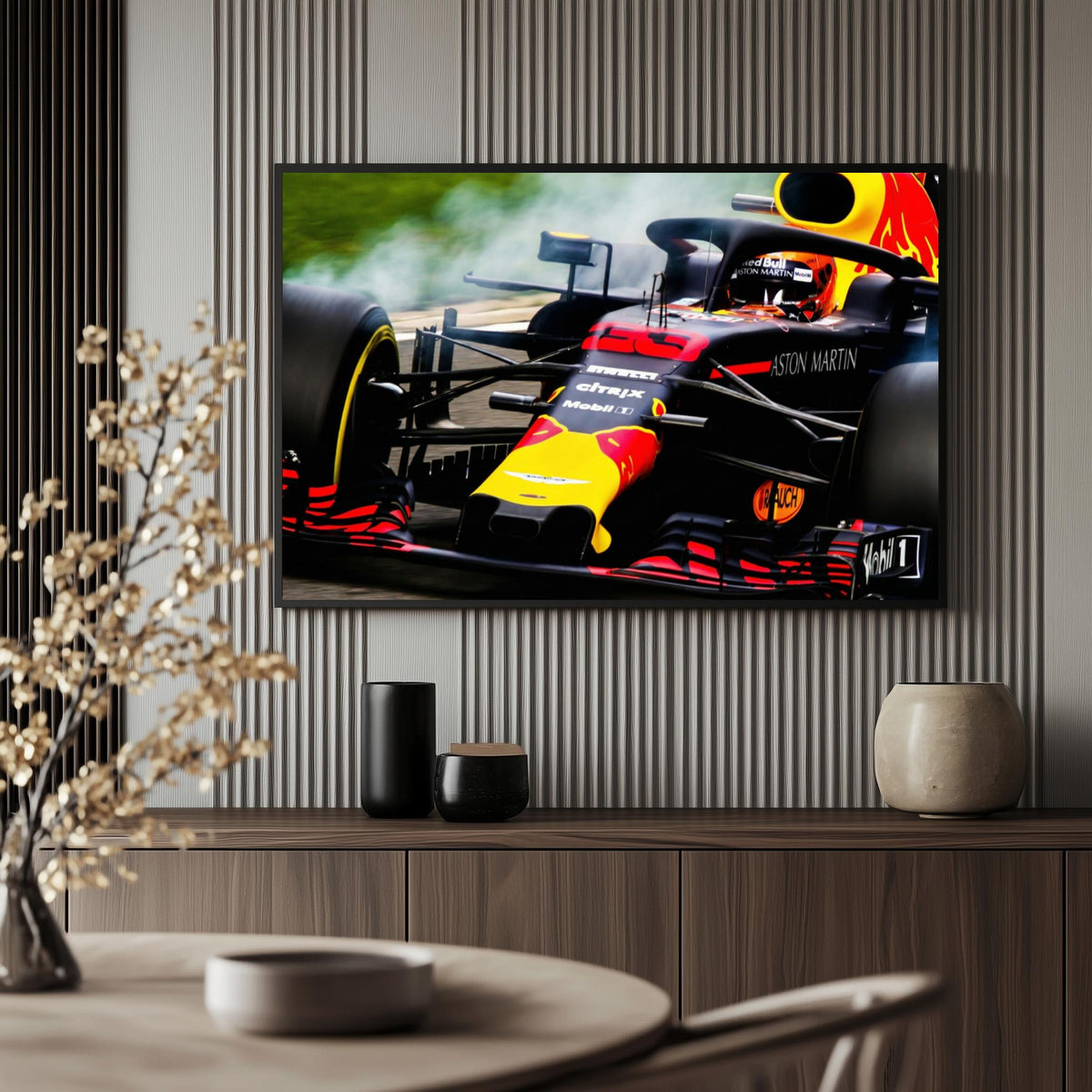 F1 Redbull Auto en un interior