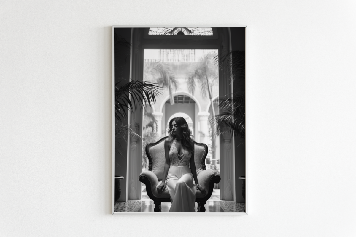 Femme Assise dans un intérieur