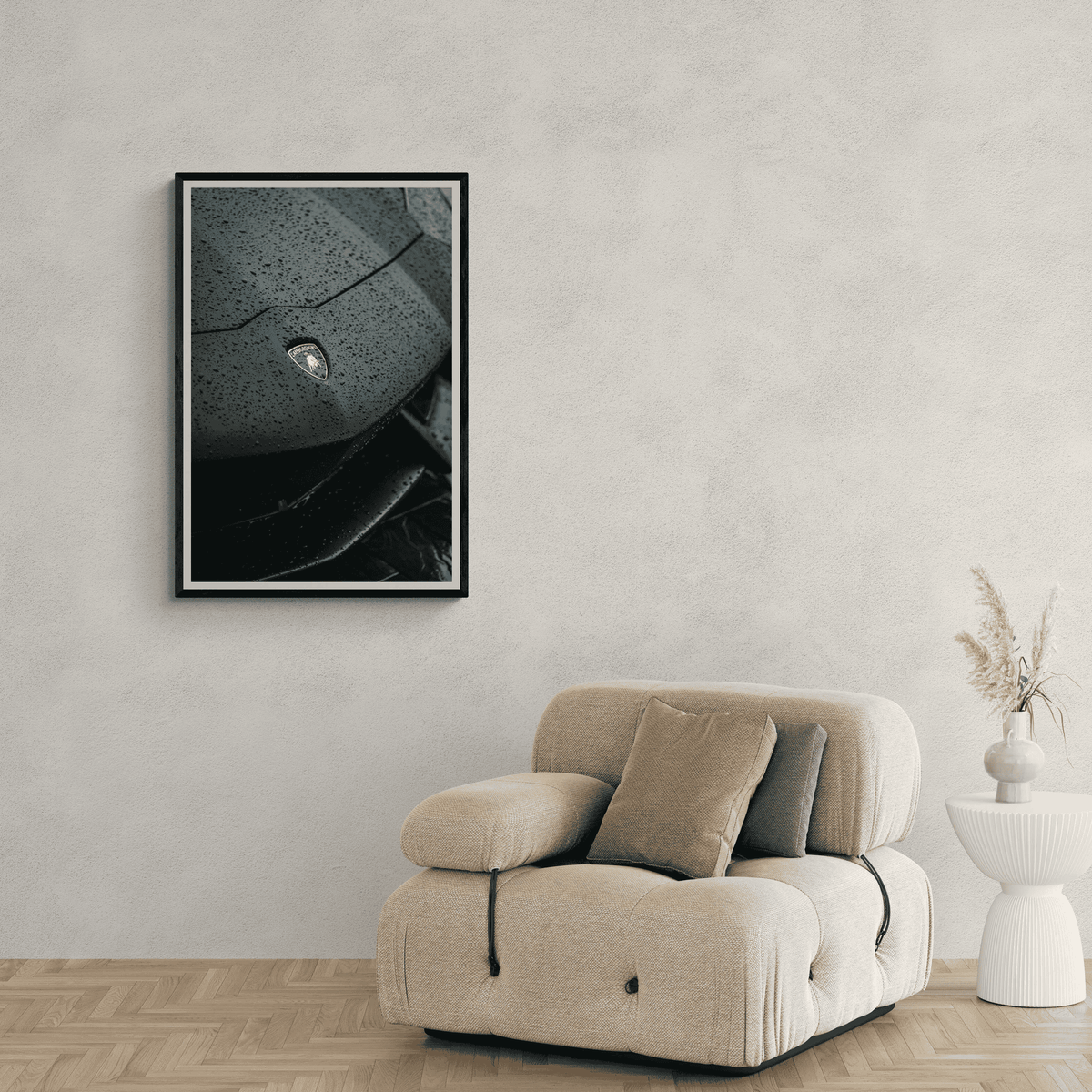 Logo Lambo en un interior
