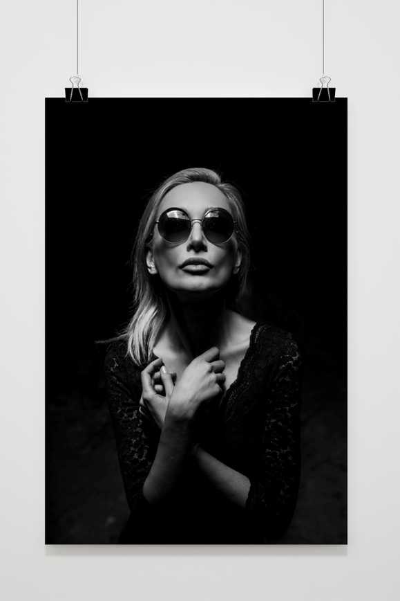 Affiche Femme aux Lunettes