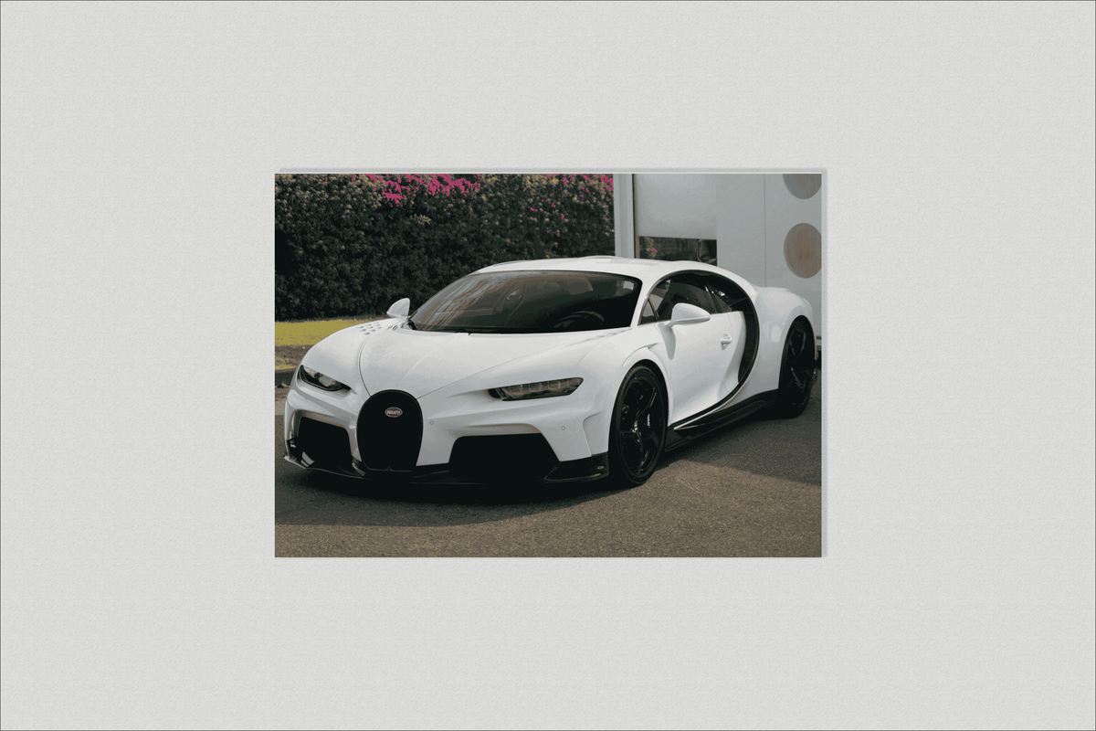 Bugatti Blanco en un interior