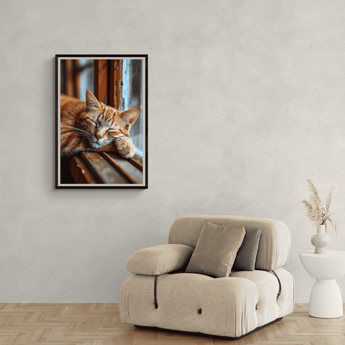 Gato Rojo en un interior