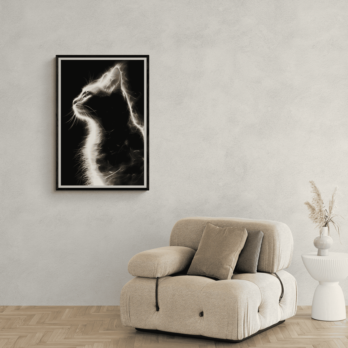 Gato Blanco y Negro en un interior