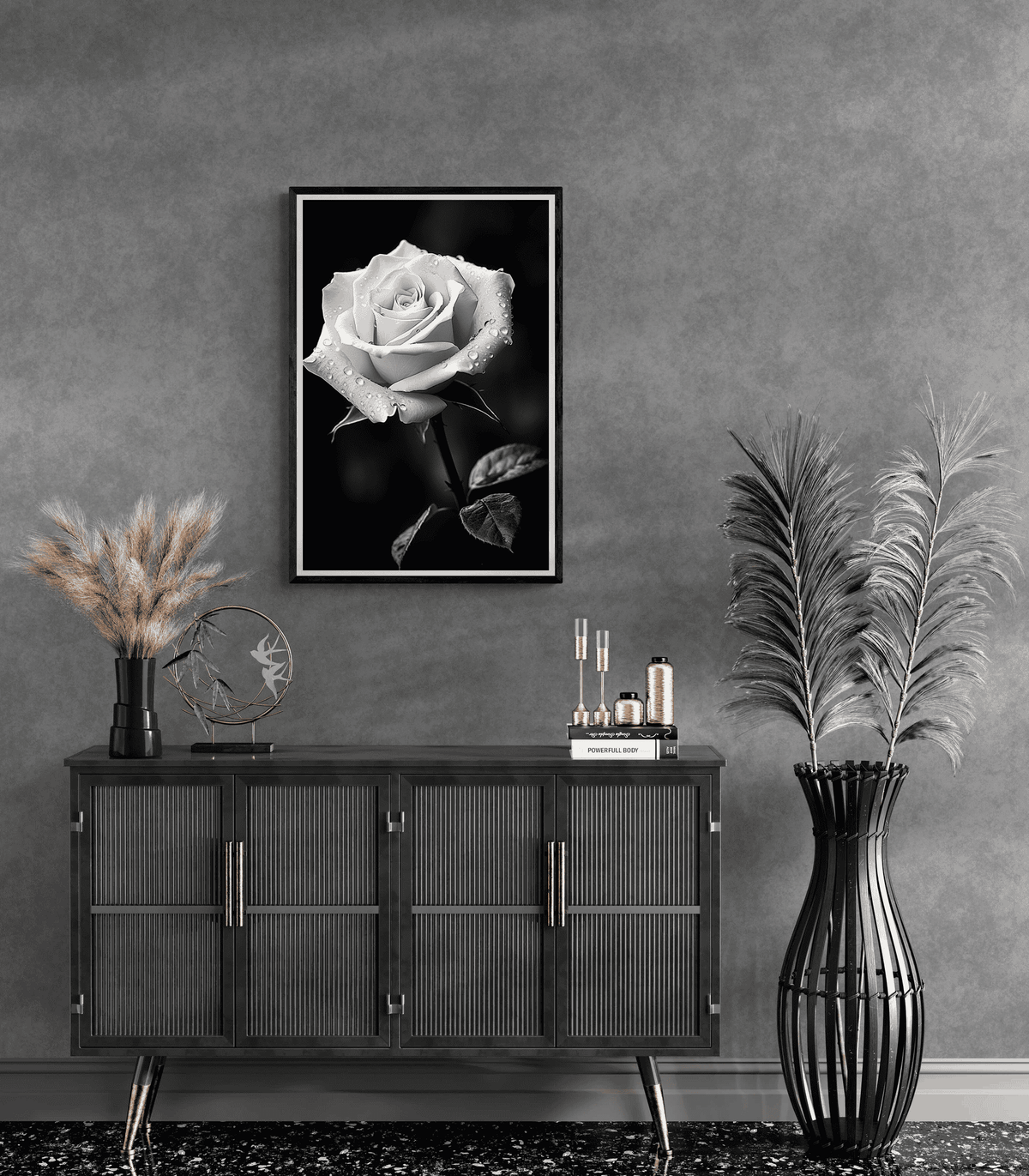 Rosa en Blanco y Negro en un interior