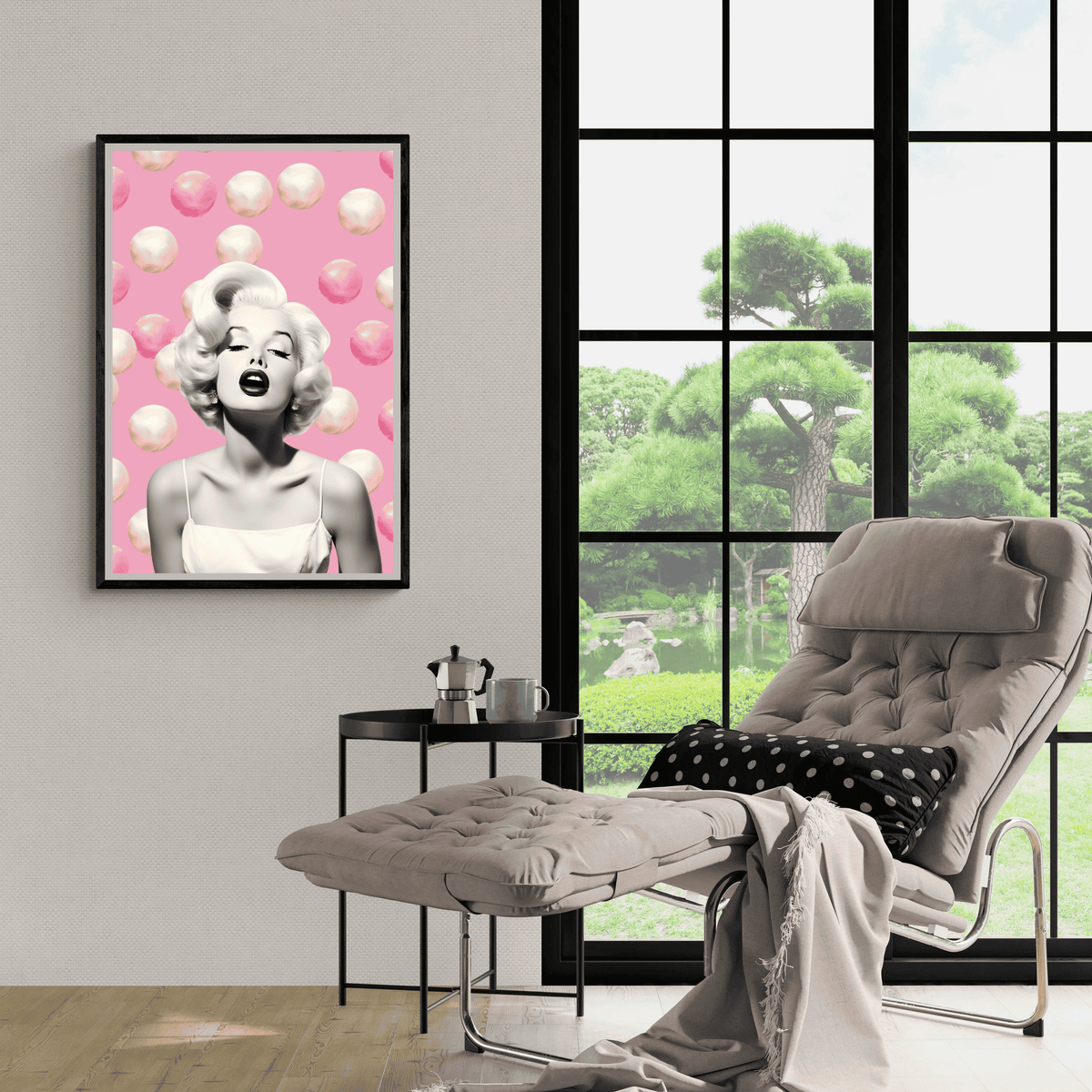 Marilyn Monroe Rosa en un interior