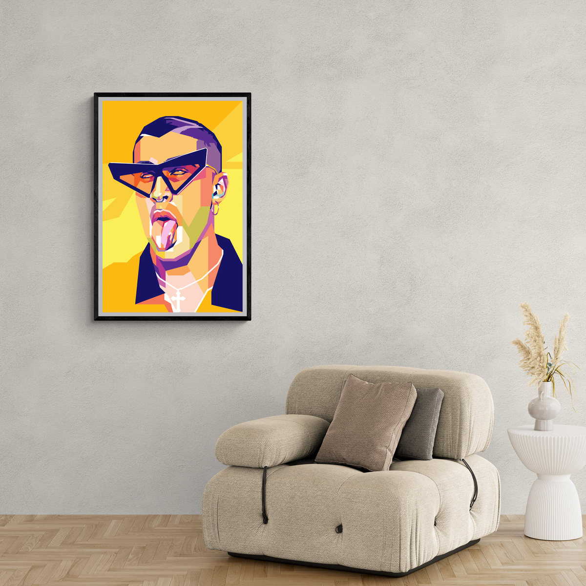 Bad Bunny Amarillo en un interior