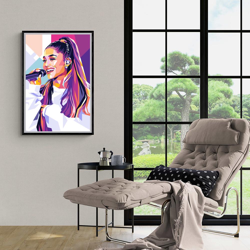 Ariana Grande dans un intérieur