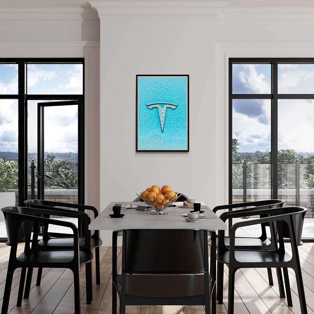 Logo Tesla dans un intérieur