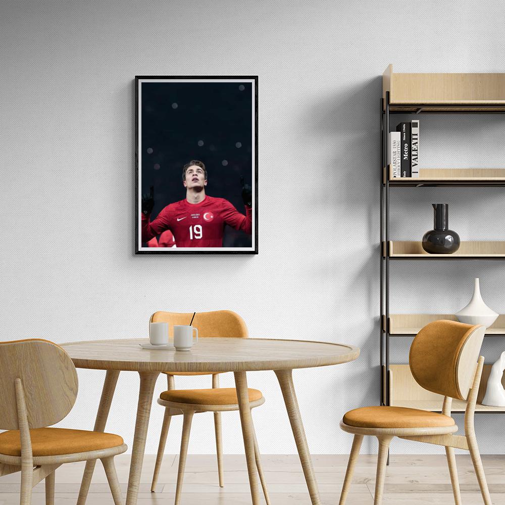 Kenan Yıldız en un interior
