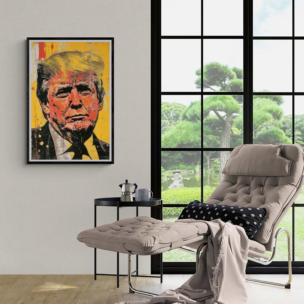 Donald Trump Jaune dans un intérieur