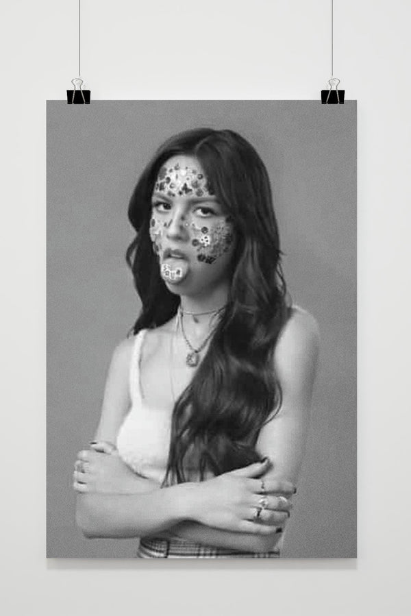 Póster Olivia Rodrigo Blanco y Negro