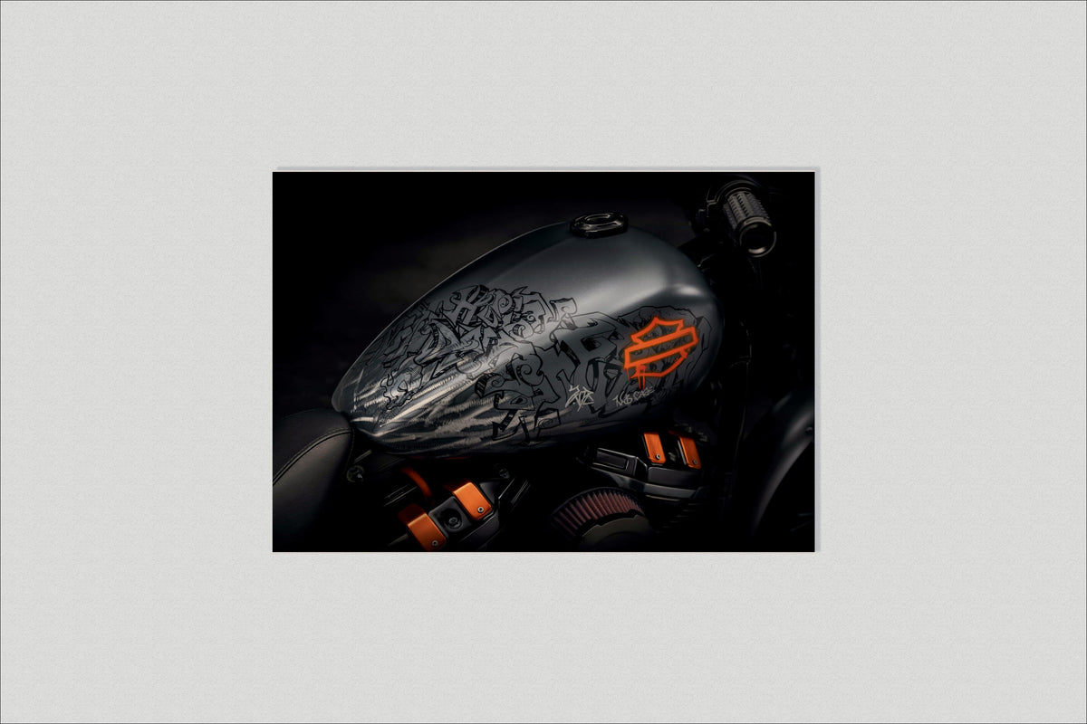 Harley Davidson Graffiti en un interior