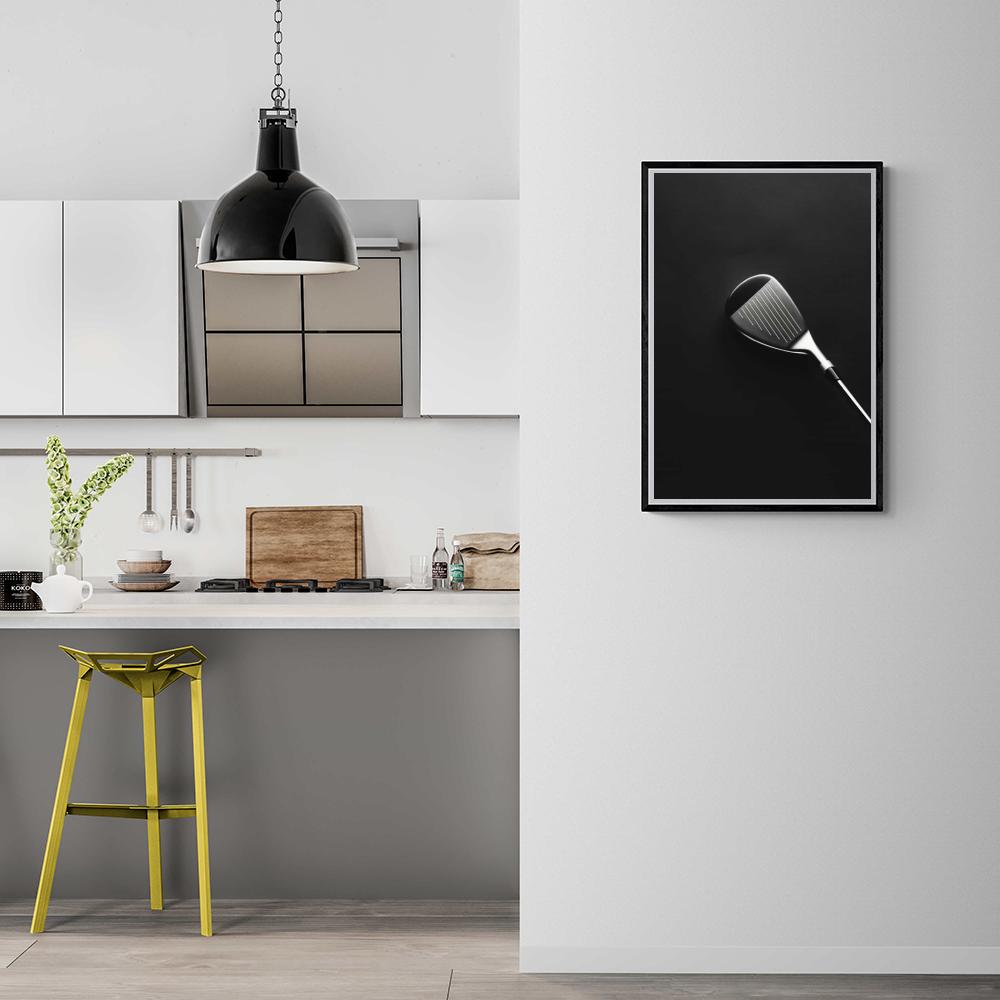 Club de Golf Noir et Blanc dans un intérieur