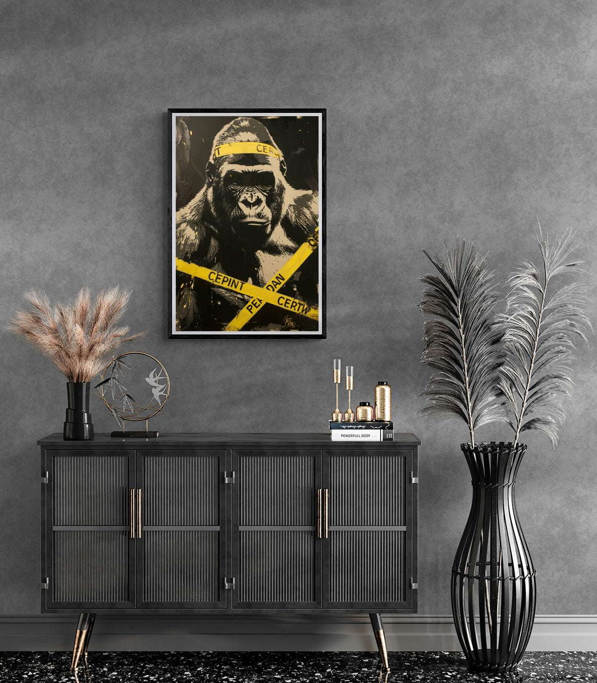 Gorille Ruban Jaune dans un intérieur