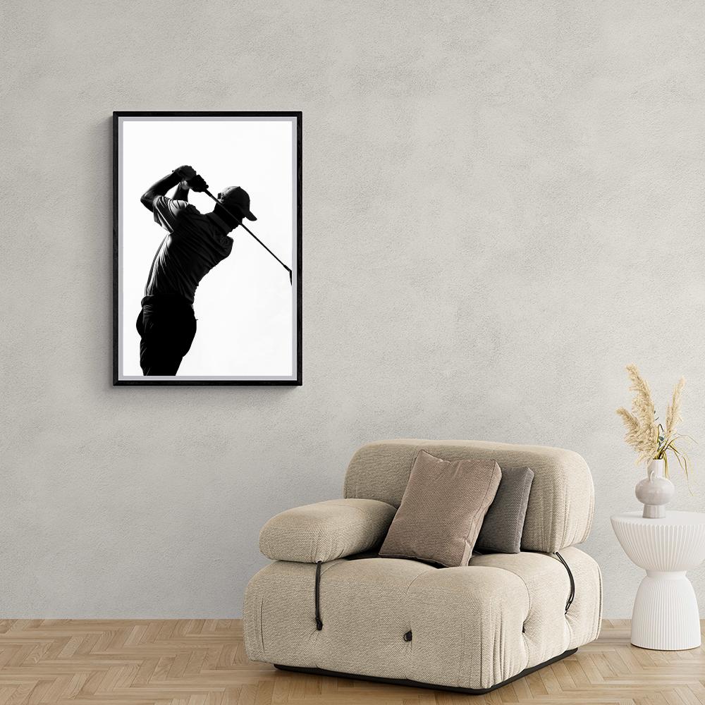Silhouette de Golfeur Noir et Blanc dans un intérieur