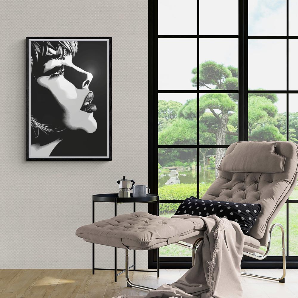 Femme de Profil dans un intérieur