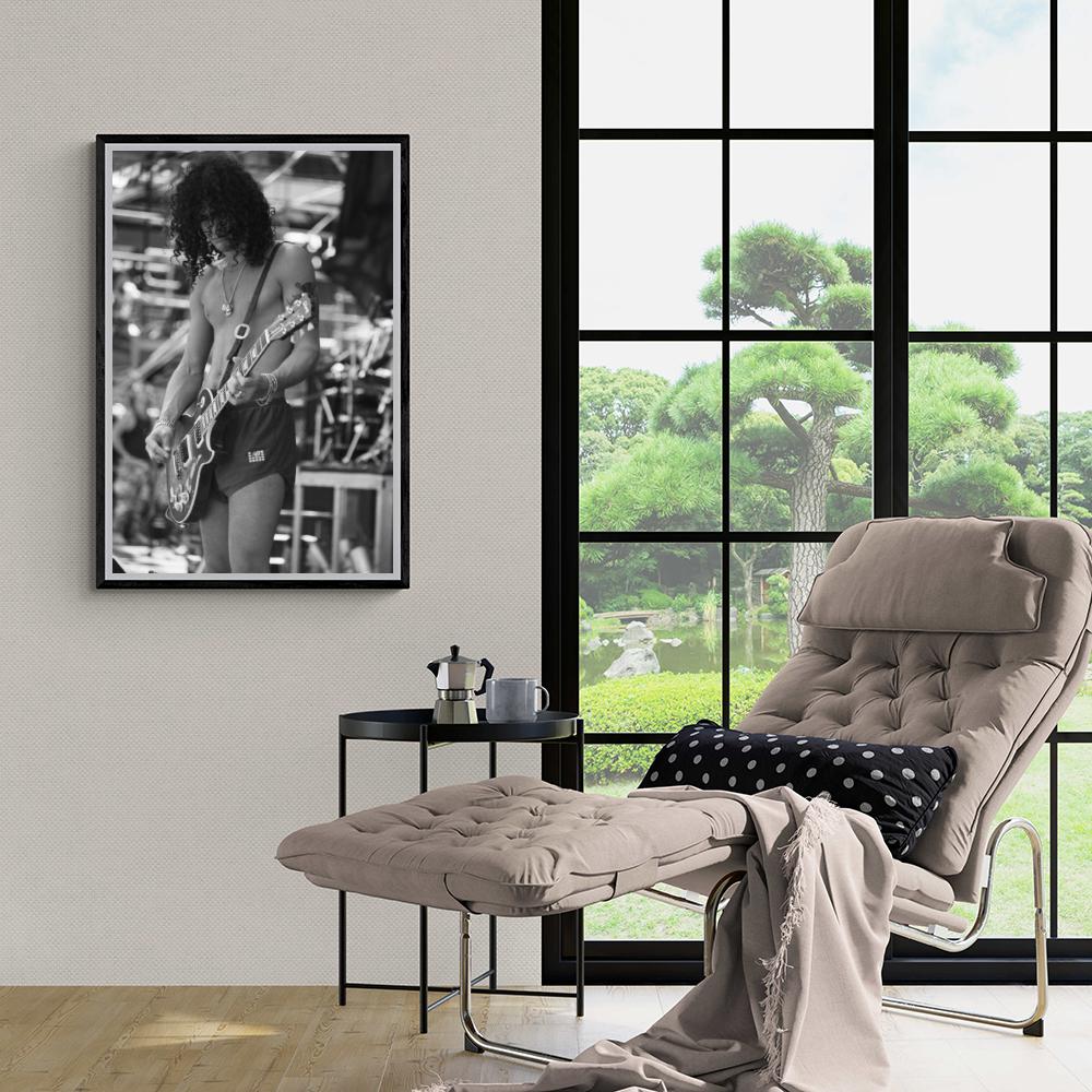 Slash Guns N' Roses dans un intérieur