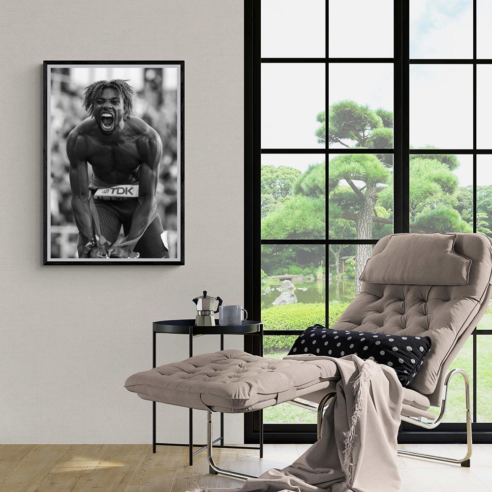 Noah Lyles Noir et Blanc dans un intérieur