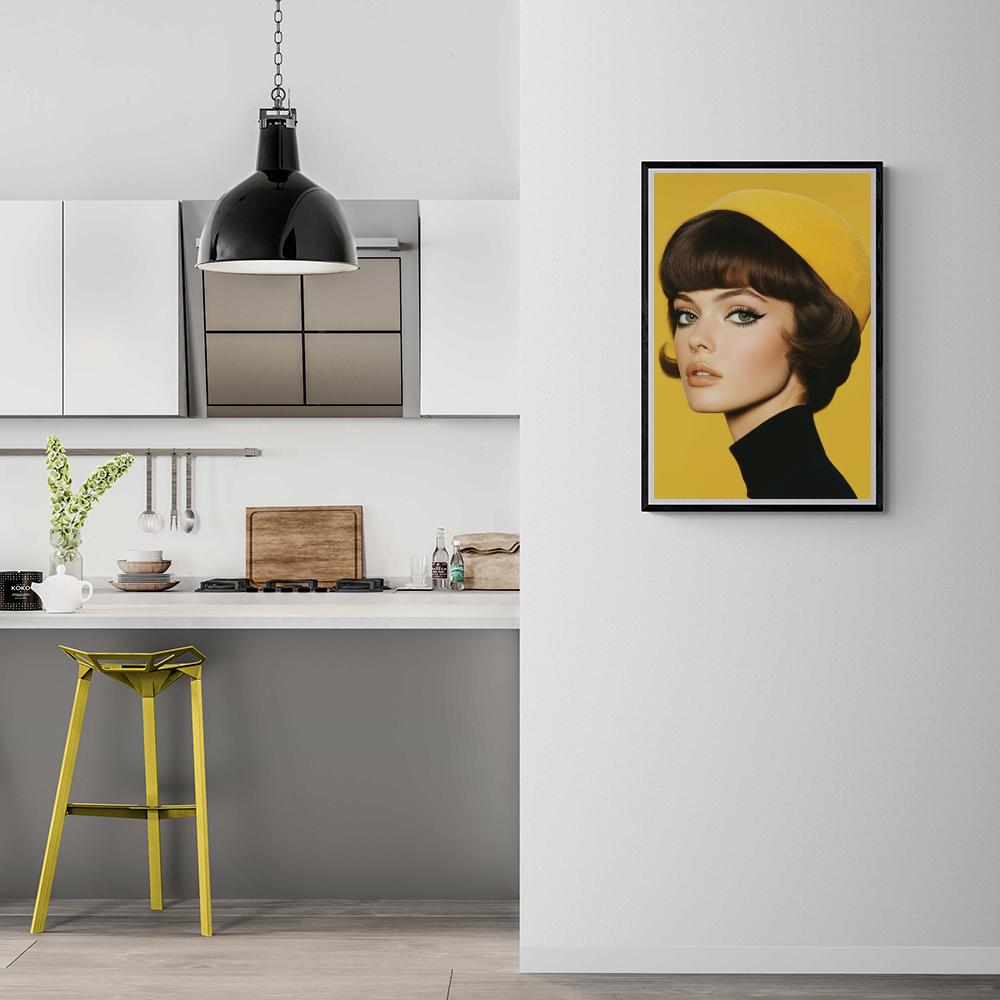 Casquette Jaune Mode dans un intérieur
