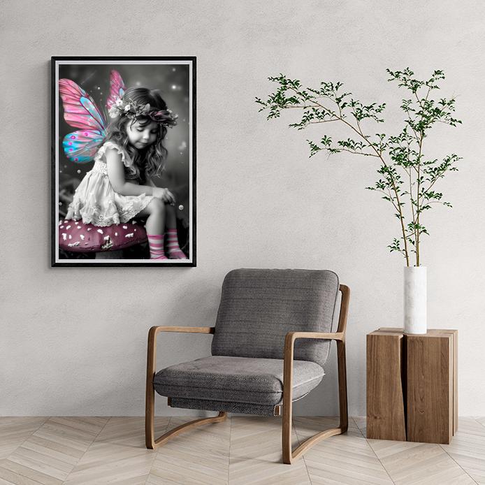 Enfant Fée Rose dans un intérieur