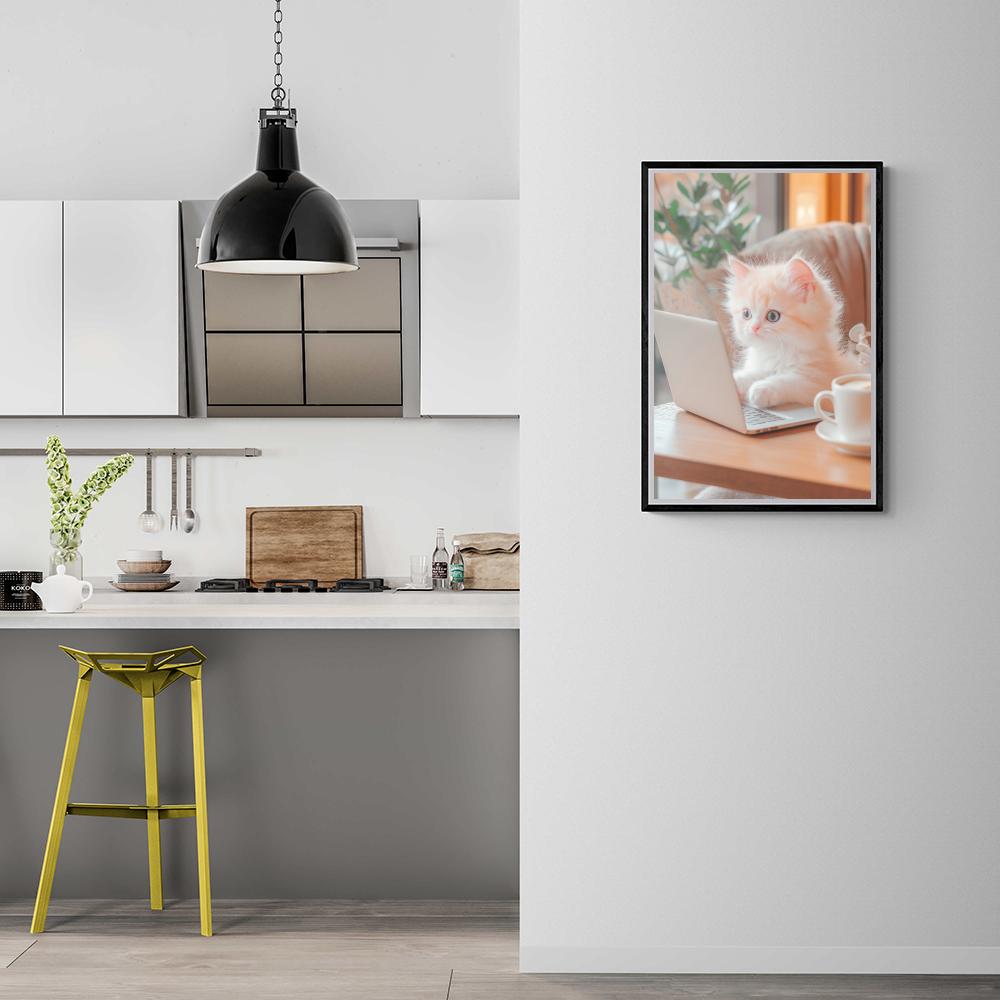 Chat au Travail dans un intérieur