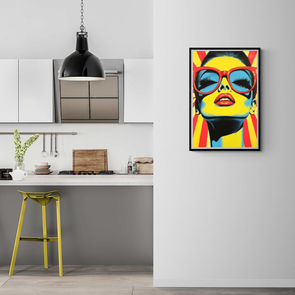 Femme pop art dans un intérieur
