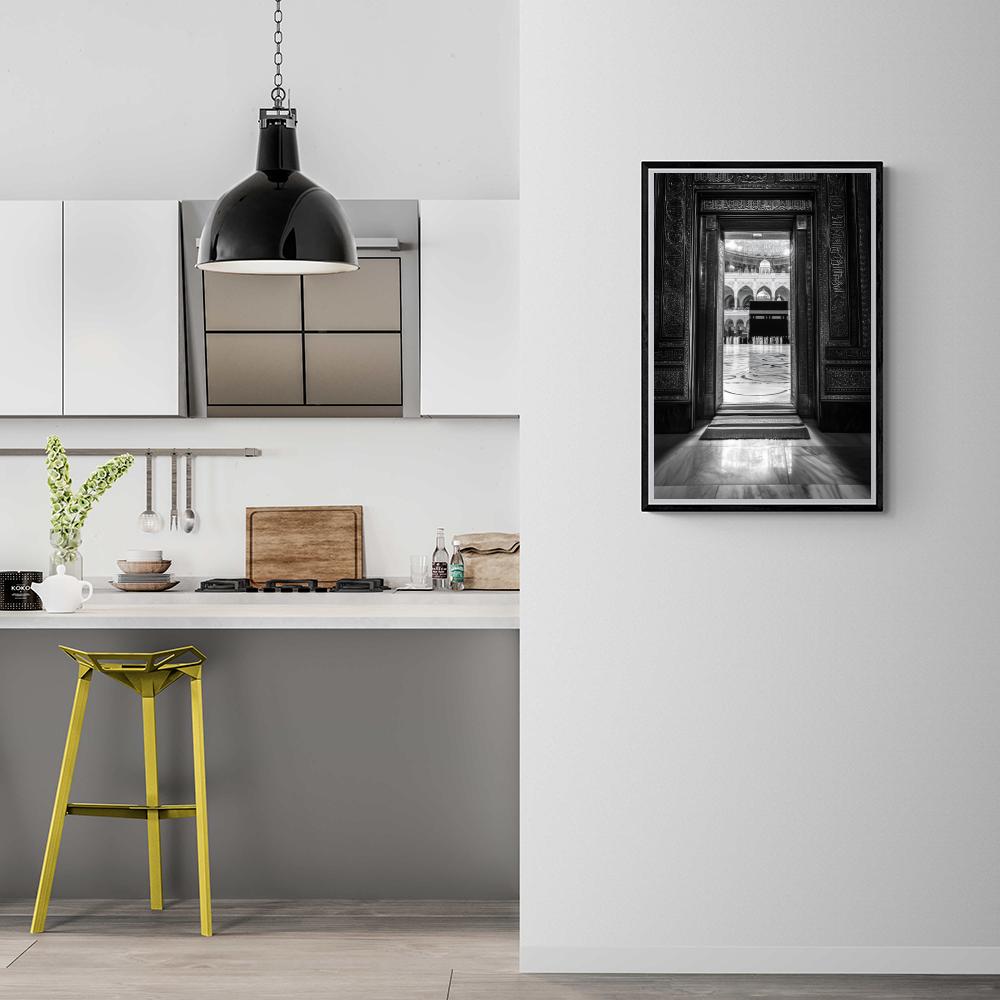 Kaaba Noir et Blanc dans un intérieur