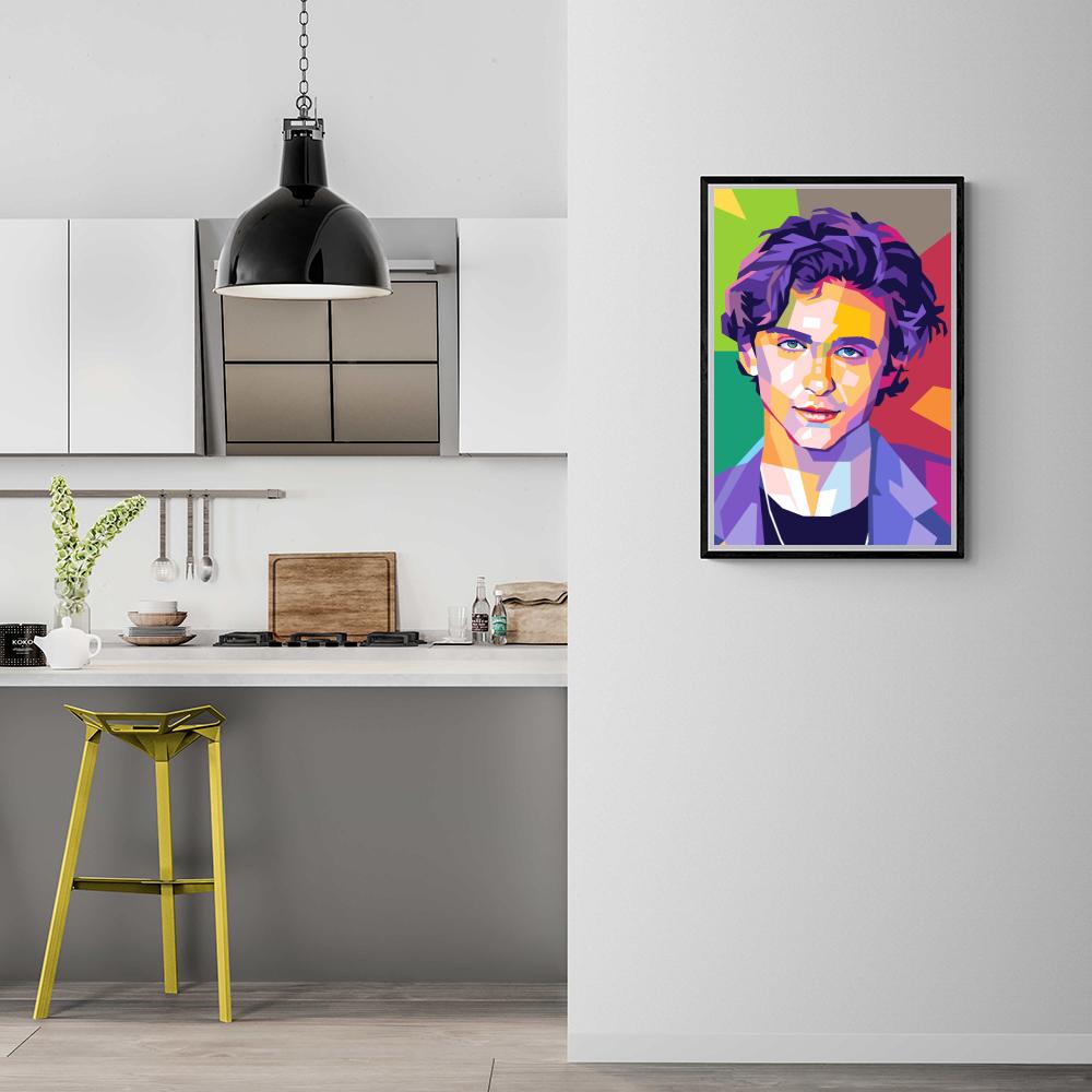 Timothée Chalamet dans un intérieur