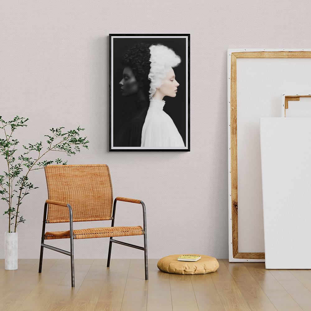 Femmes Noir et Blanc dans un intérieur