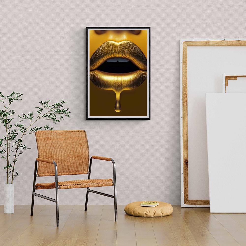 Labios Dorados en un interior