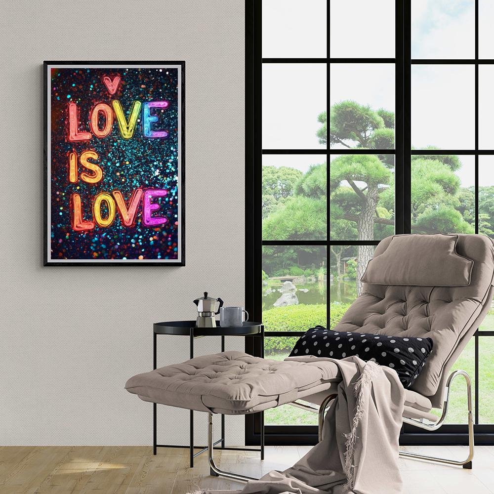 Love Is Love dans un intérieur