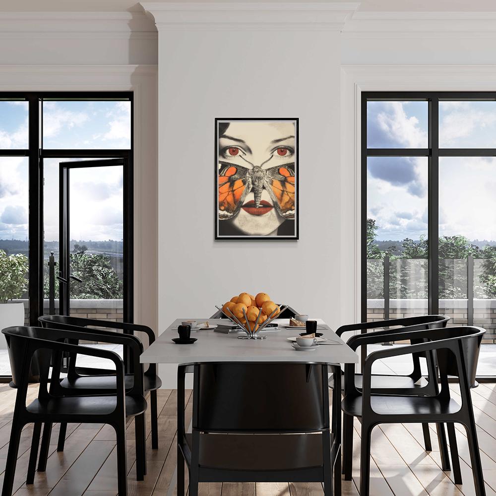 Femme Papillon dans un intérieur