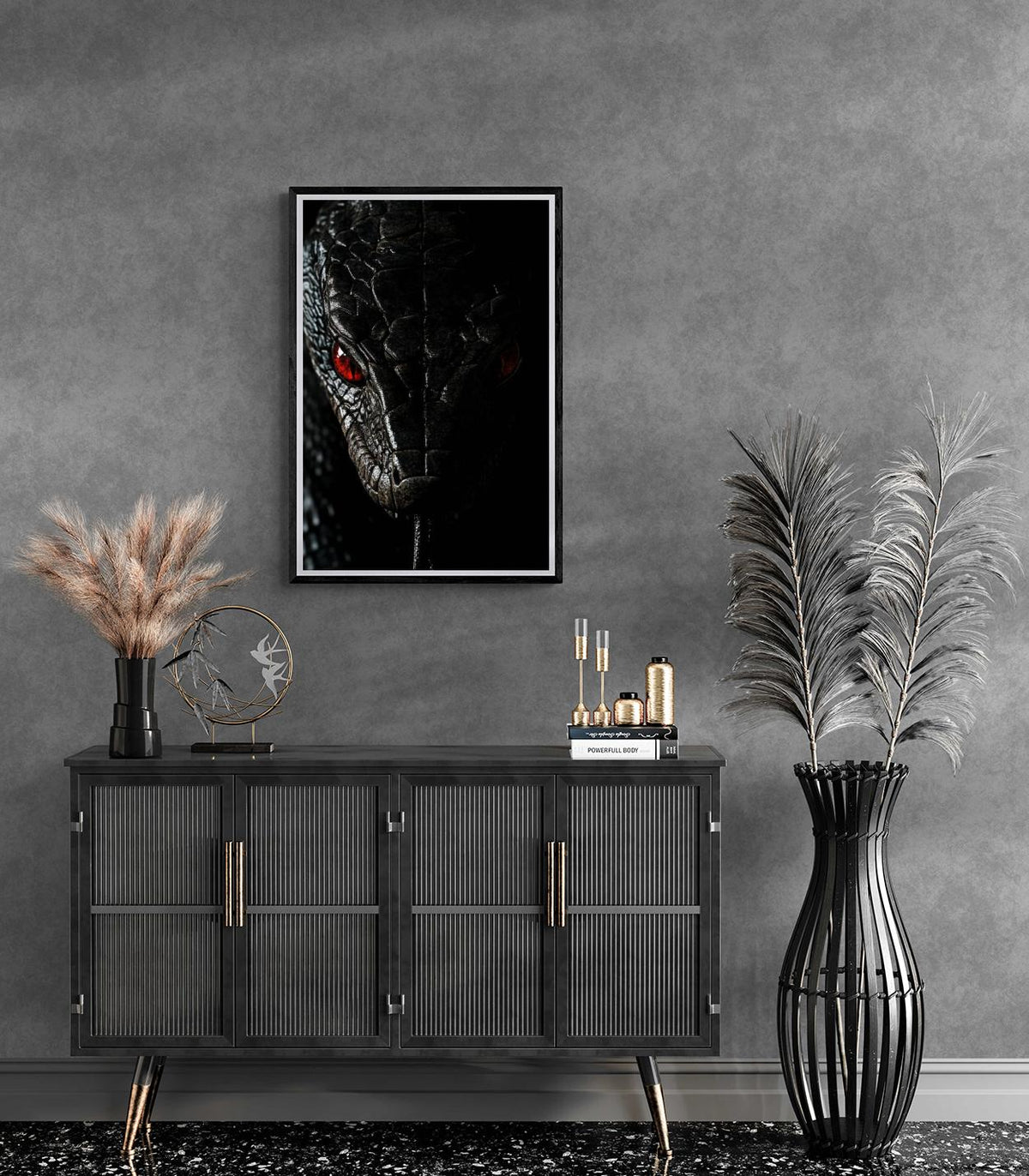 Serpent Noir dans un intérieur