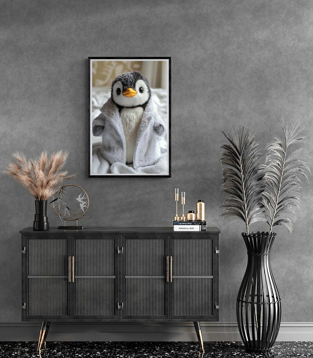Pingüino en un interior