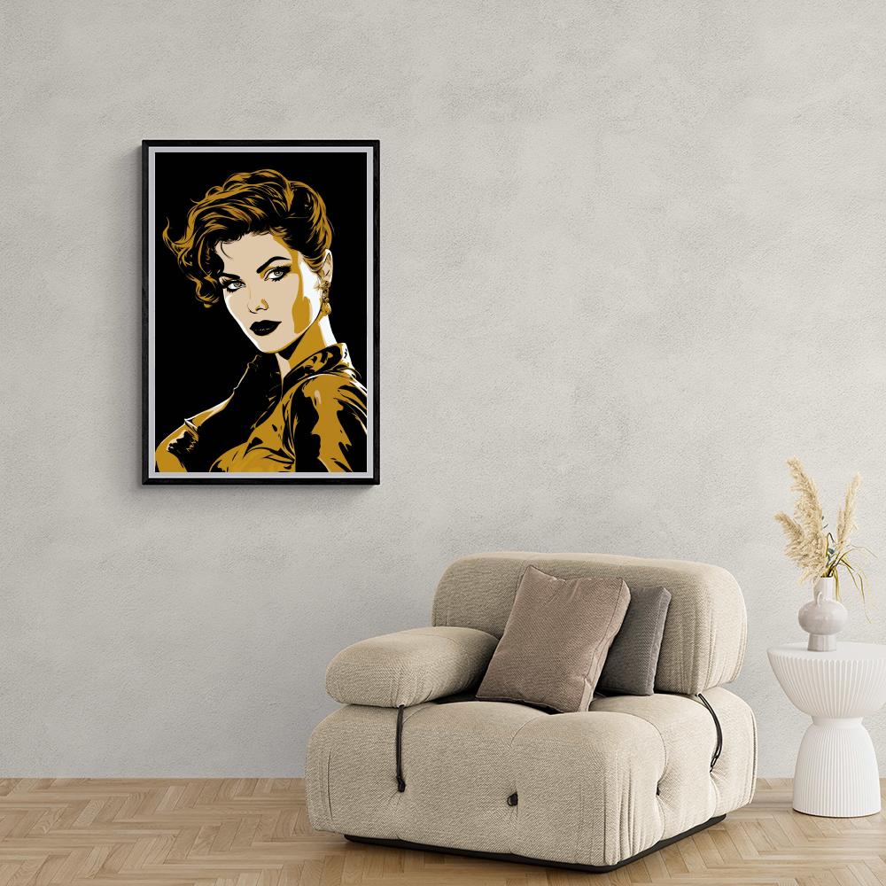 Femme Dorée dans un intérieur