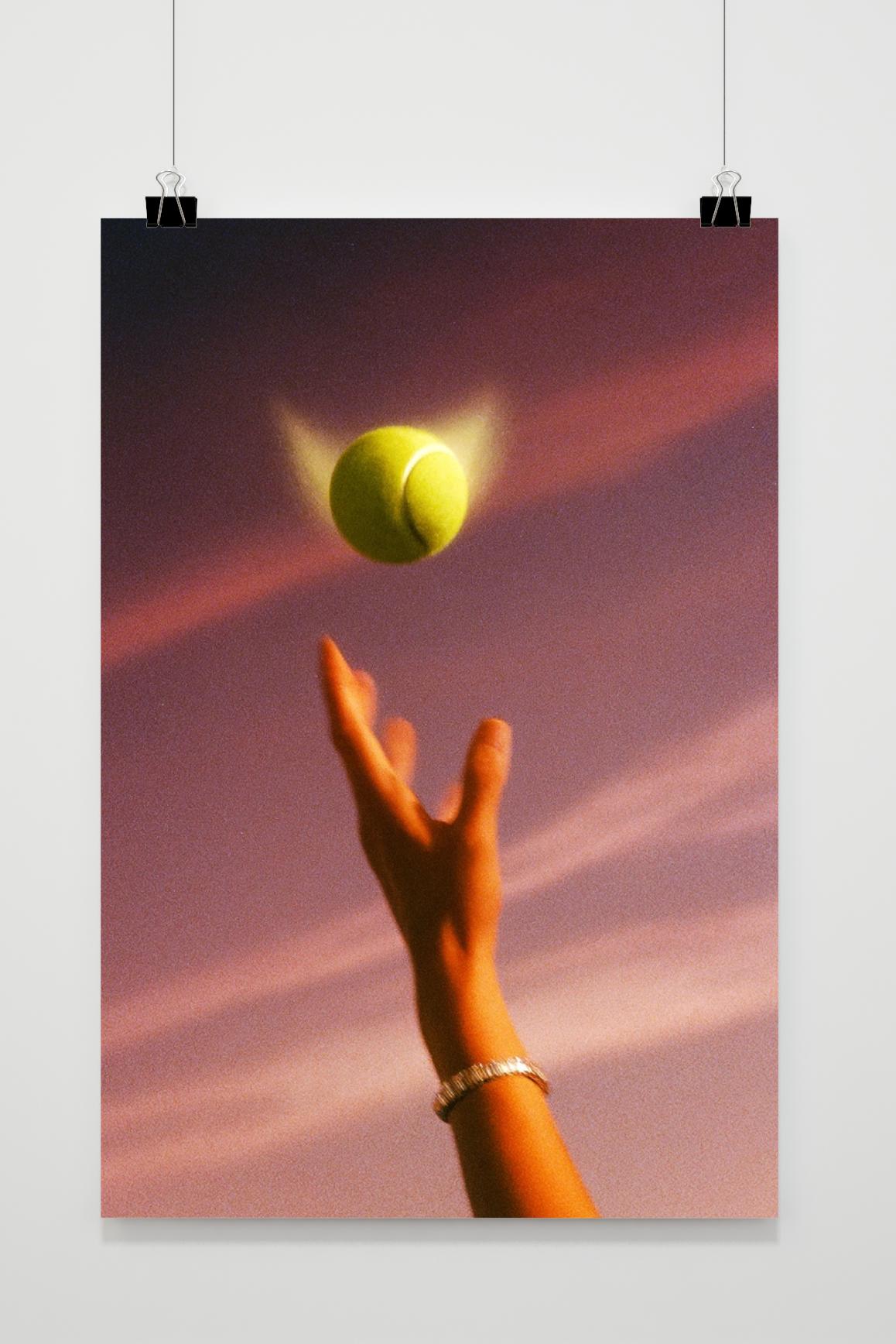 Tennis Ball Serve im Interieur
