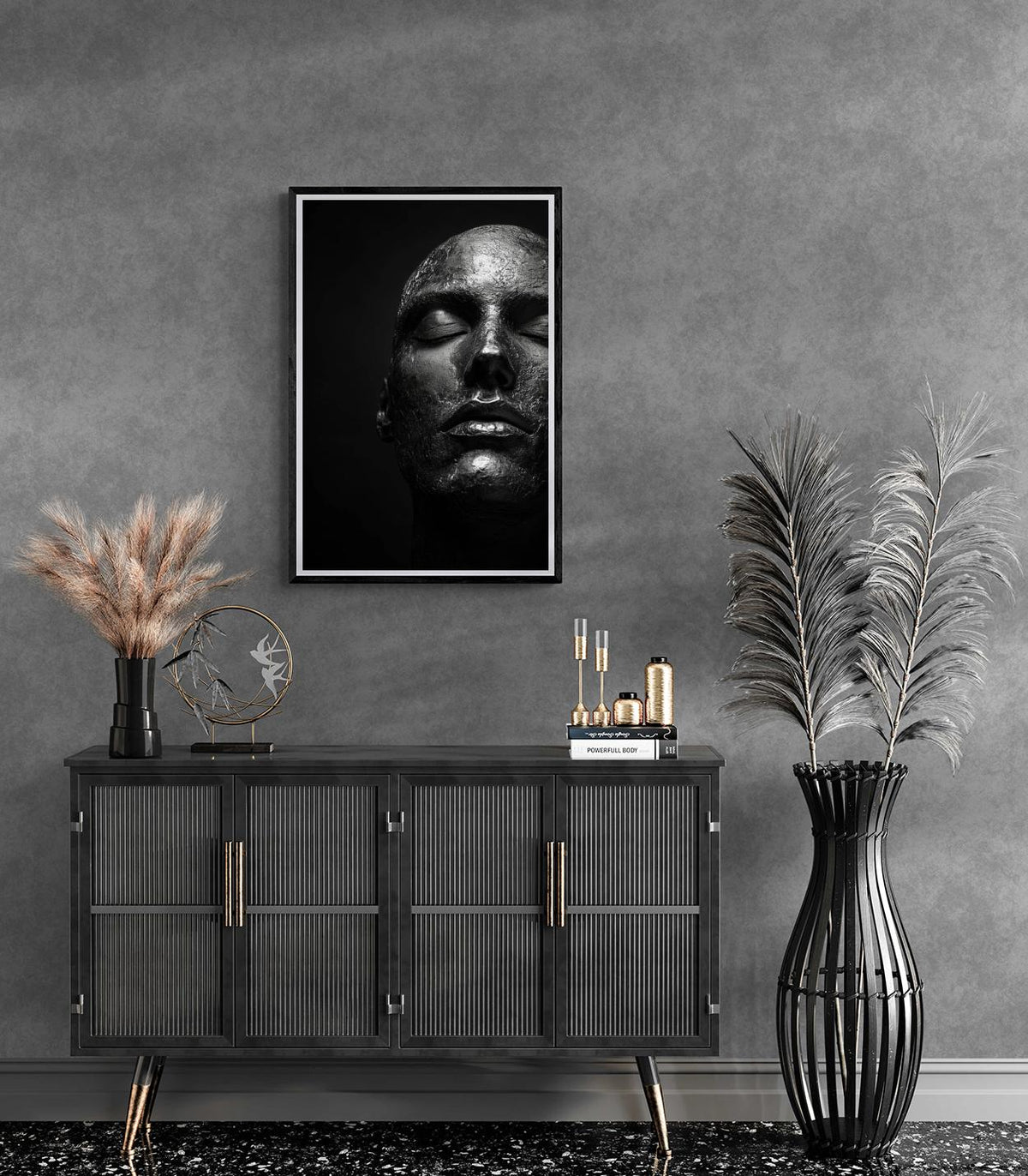 Femme au Bandeau dans un intérieur