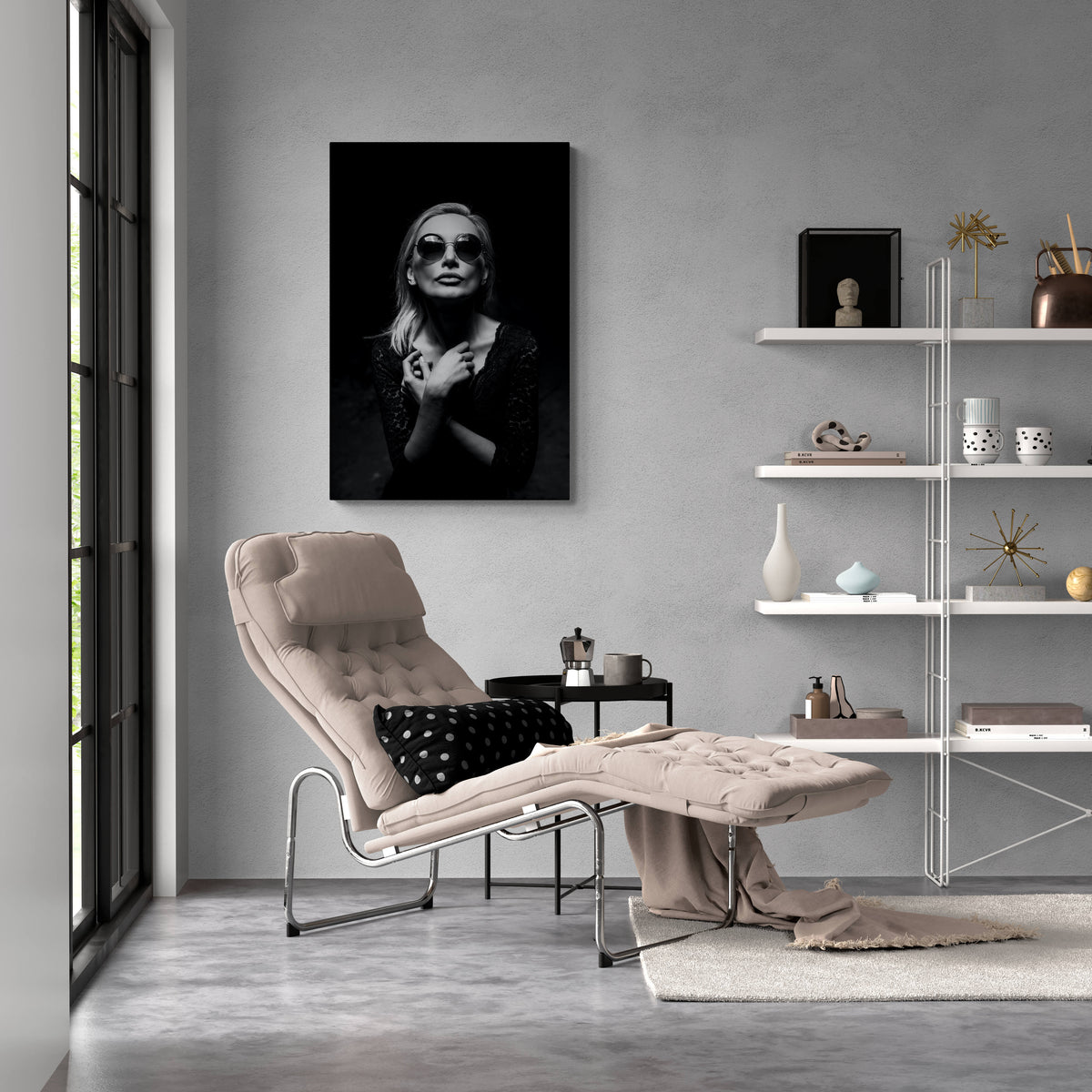 Mujer con Gafas en un interior