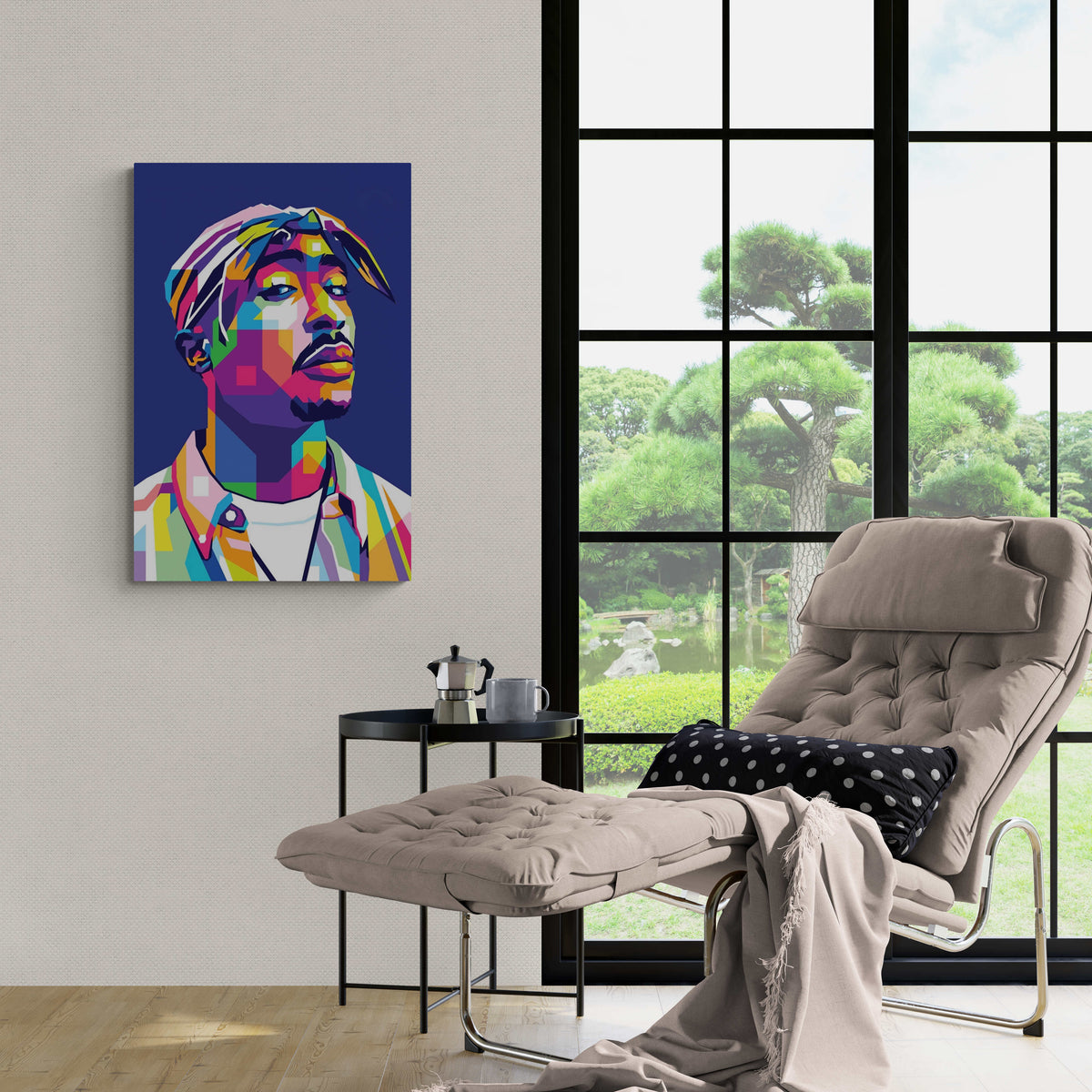 Tupac Morado en un interior