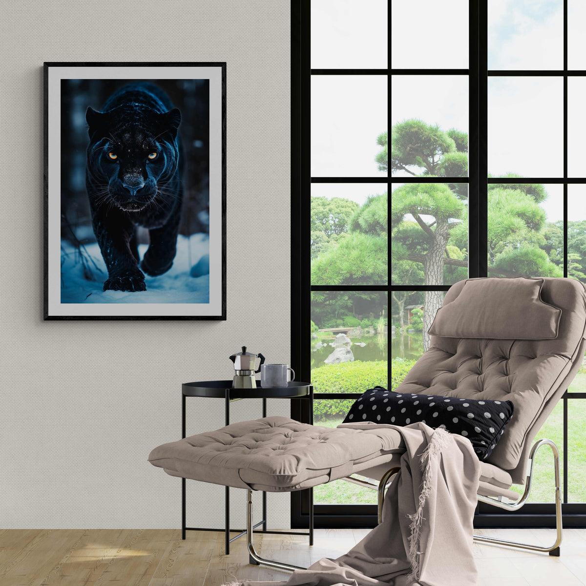 Zwarte Panther en un interior