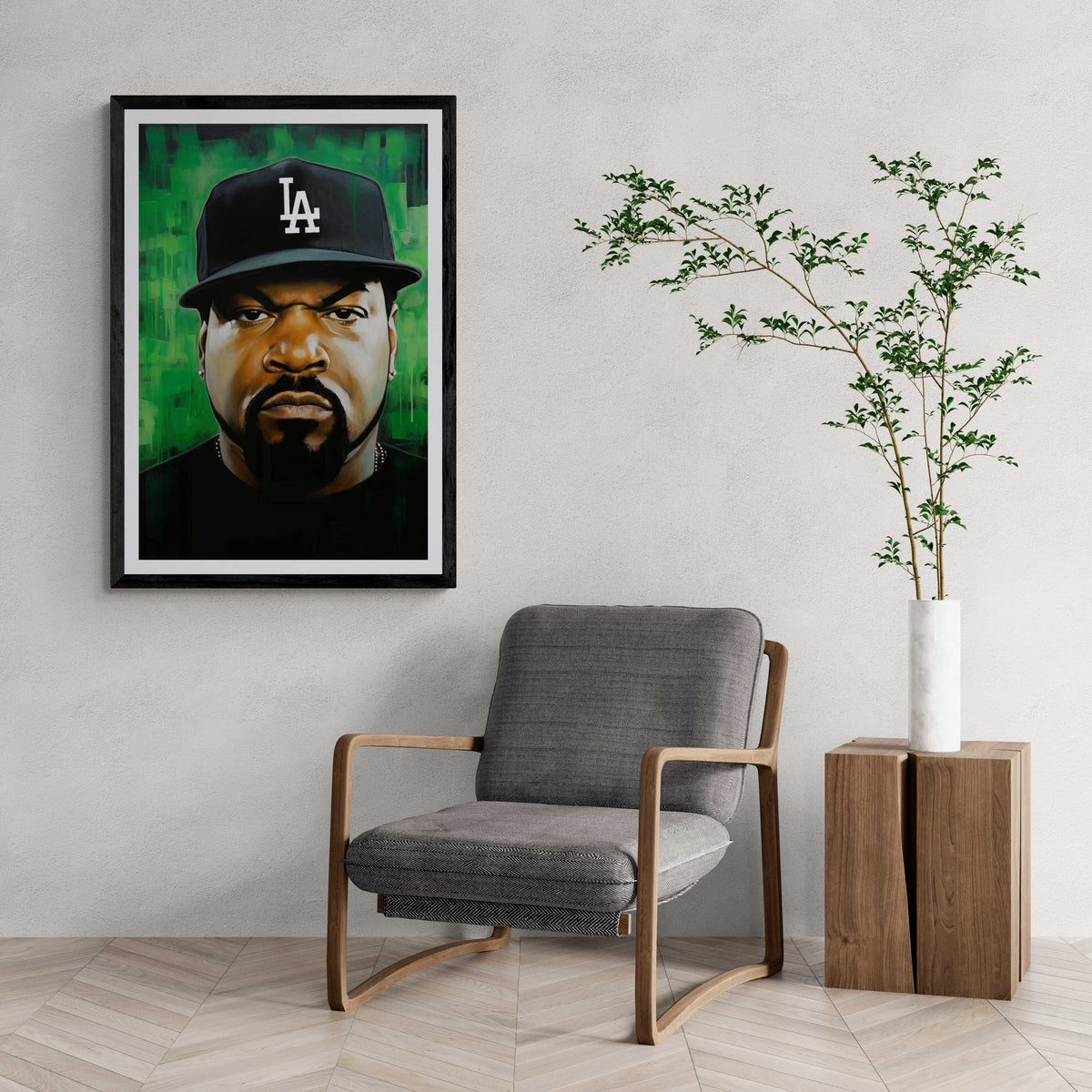 Ice Cube Rapper en un interior