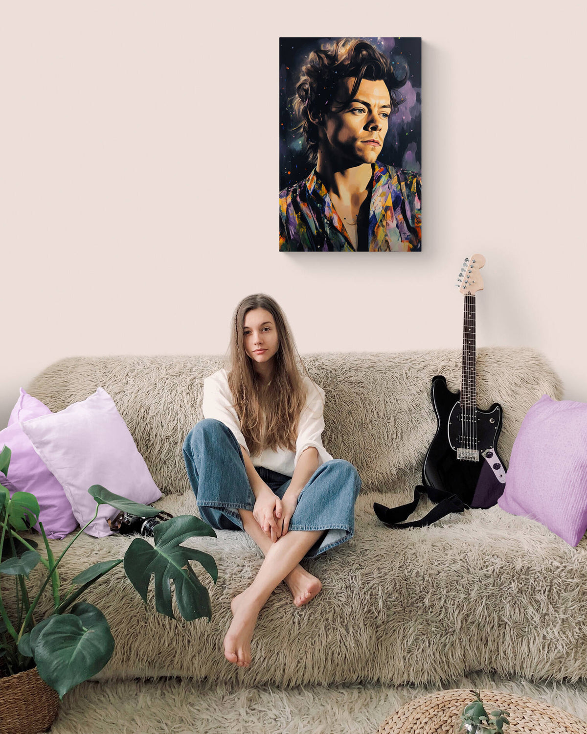 Harry Styles Paars en un interior