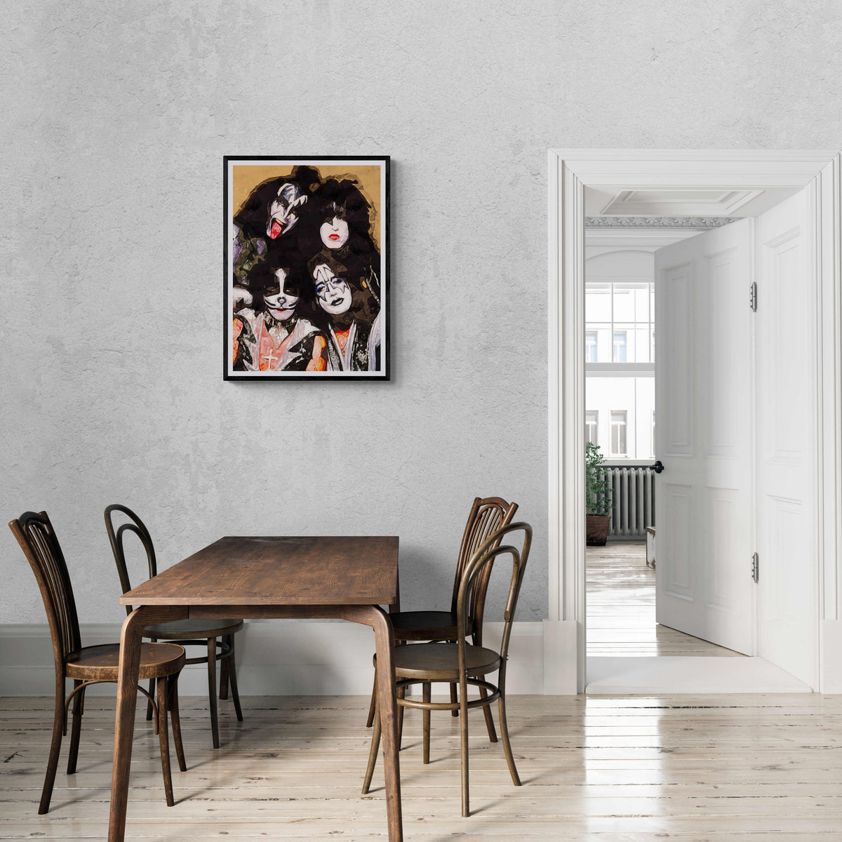 Póster Kiss Dorado en un interior