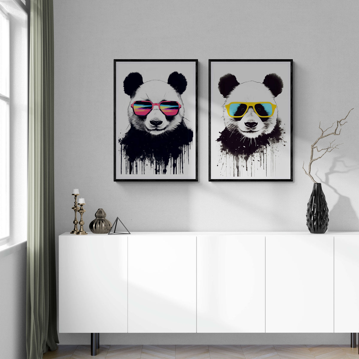 Panda con Gafas de Sol Amarillas en un interior