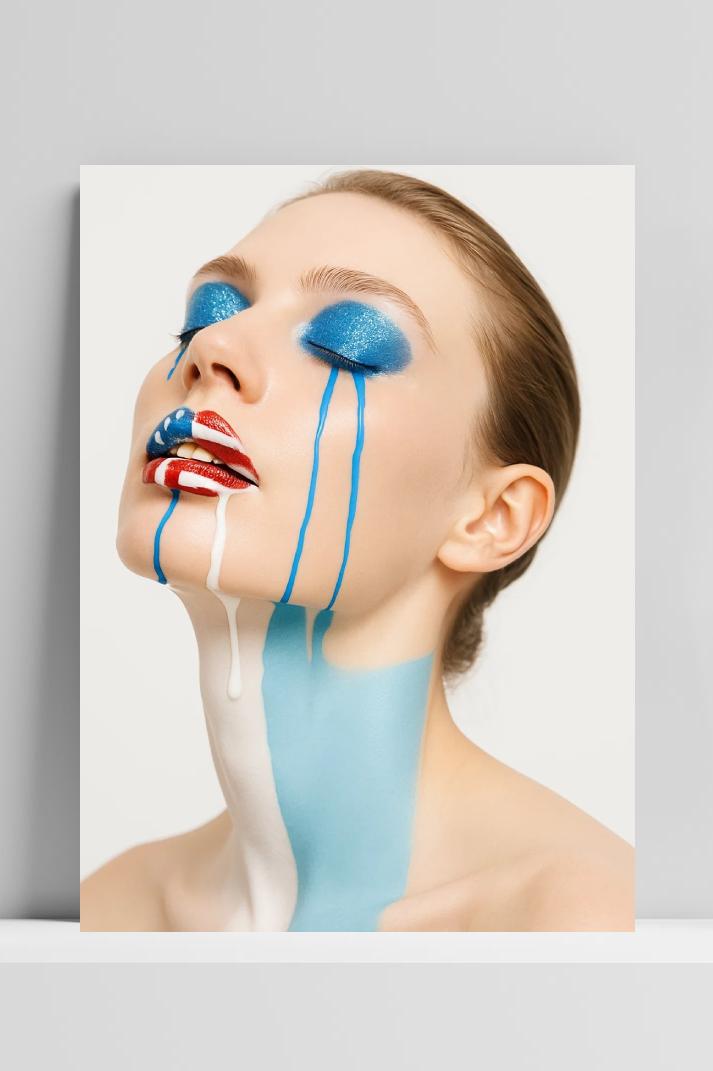 Woman Makeup in interieur