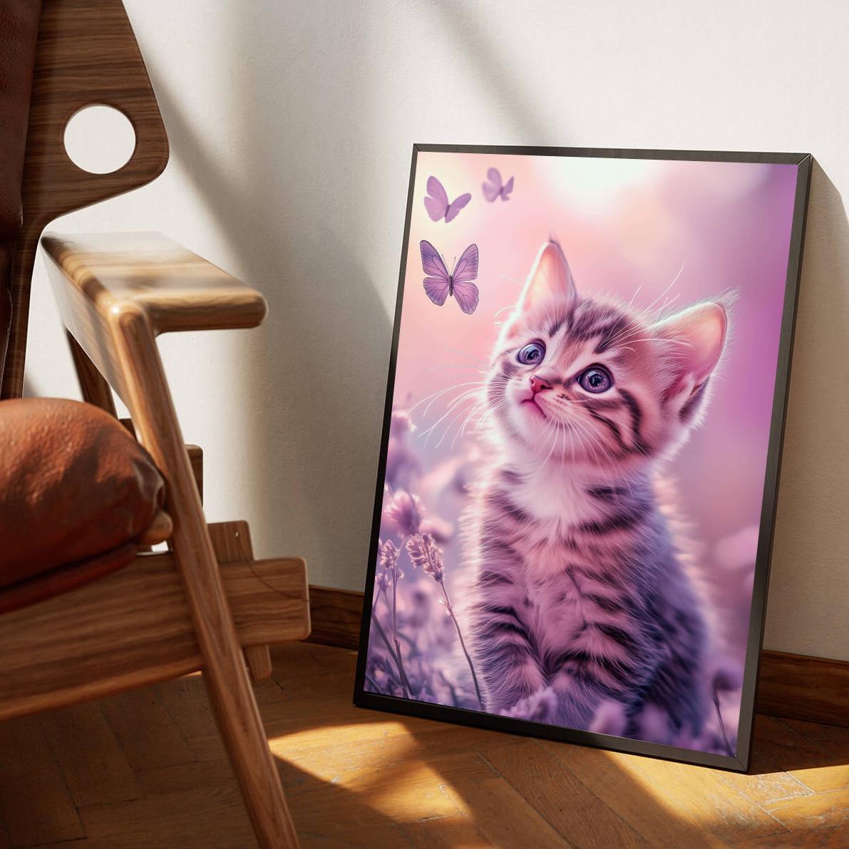 Kitten Butterfly dans un intérieur