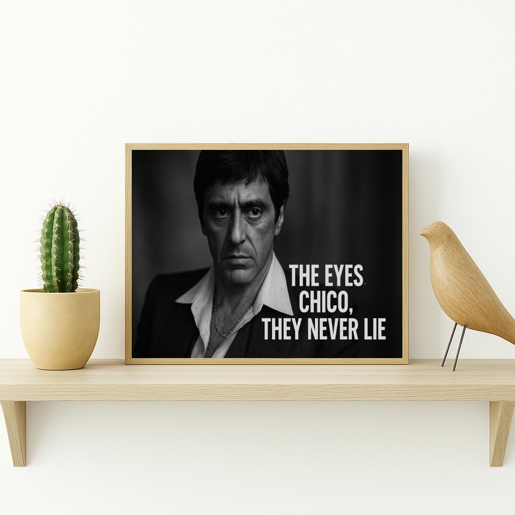 The Eyes Never Lie Text Tony Montana Scarface B&W poster sfeerbeeld 3