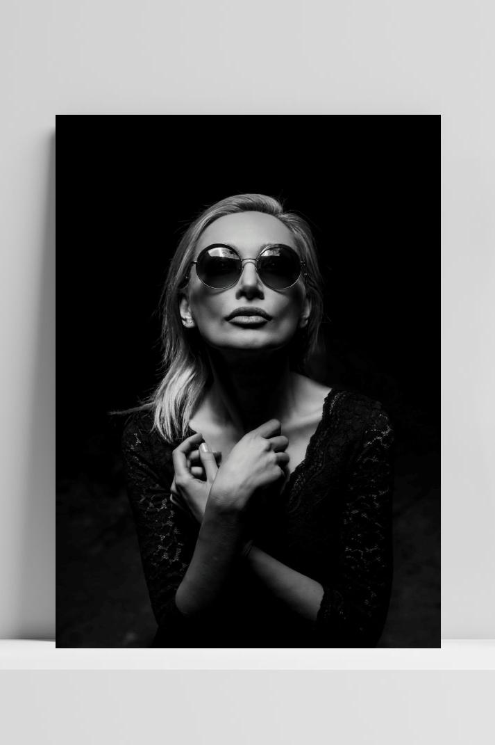 Vrouw met Bril op 3mm aluminium dibond